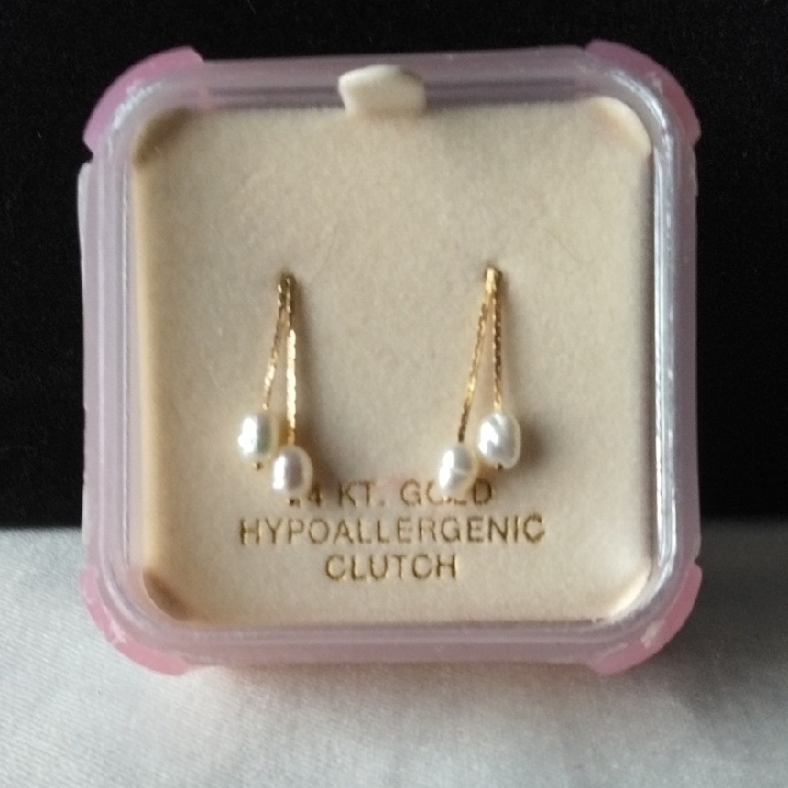 Gold And Pearl Drop Earrings 14 K 125$